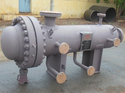 What is a shell and tube heat exchanger?